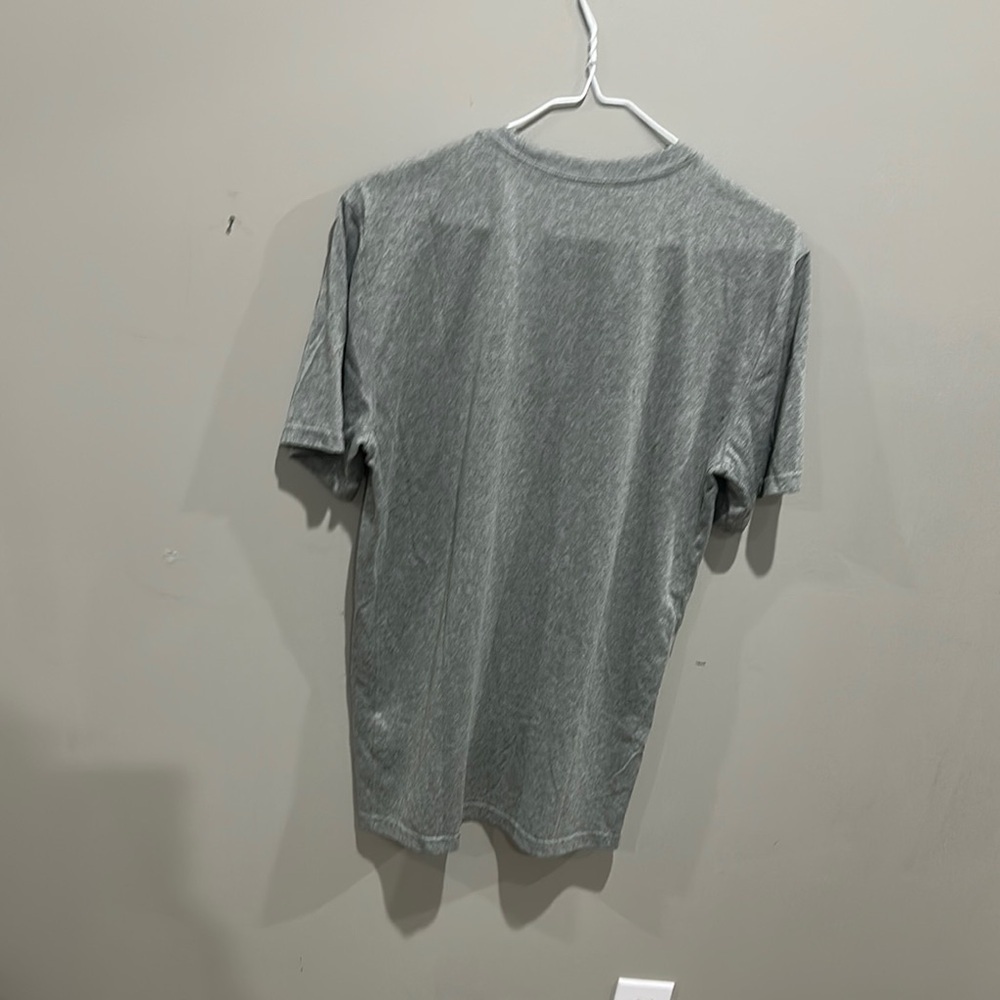 NWOT Nike Gray Short Sleeve Yankees Tee size M - Picture 3 of 4